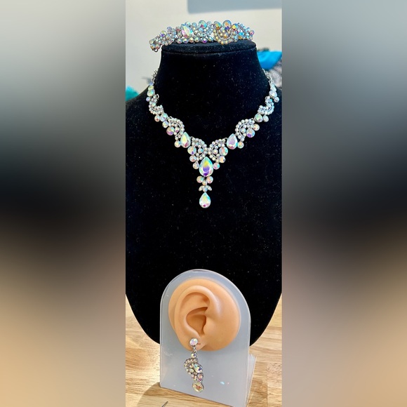 AB CRYSTAL RHINESTONE JEWELRY SET THAT IS BEYOND 🔥🔥🔥 ABSOLUTE 🦄🦄🦄🦄 - Picture 5 of 13